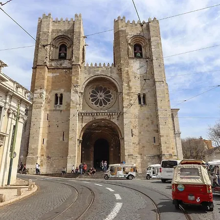 Downtown Delight By Homing *