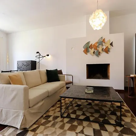 Downtown Delight By Homing *