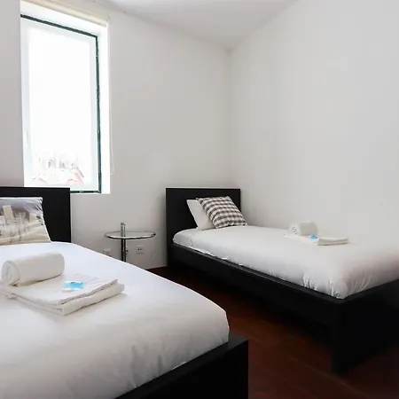 Downtown Delight By Homing Apartman *