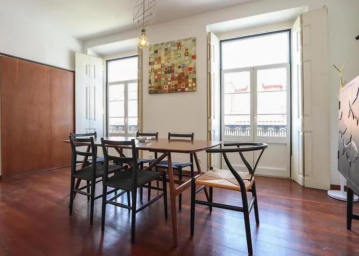 Apartment Downtown Delight By Homing *