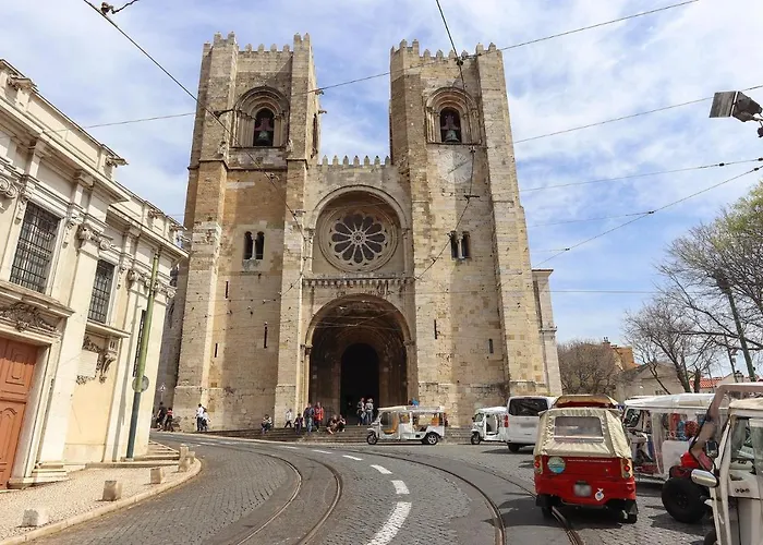 Downtown Delight By Homing *