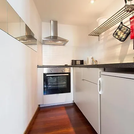 Apartment Downtown Delight By Homing *