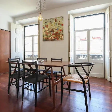 Apartment Downtown Delight By Homing *