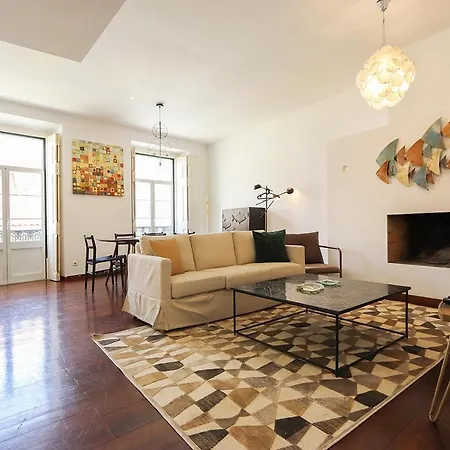 Apartment Downtown Delight By Homing